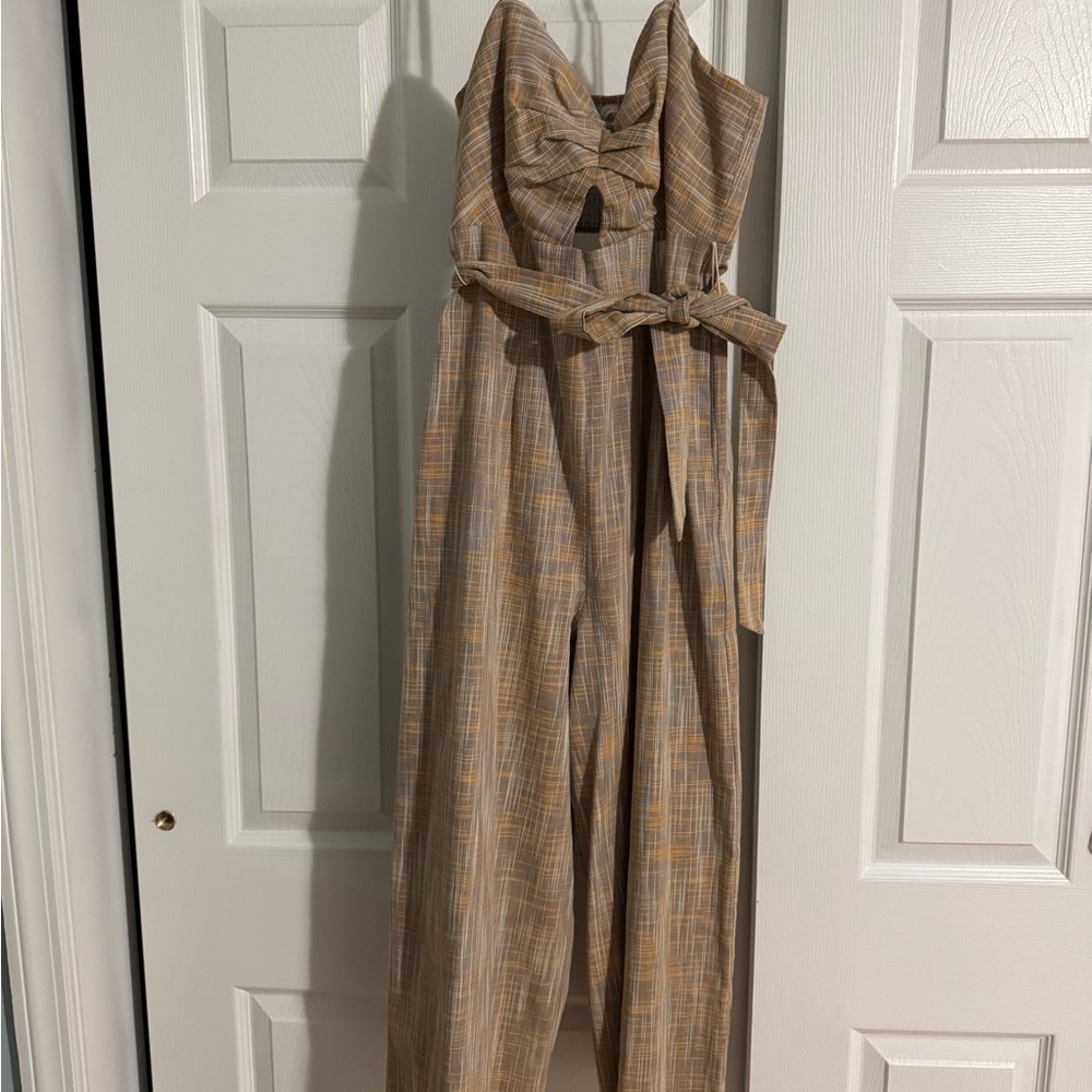 Elegant Tan Jumpsuit with Sweetheart Neckline and Wide-Leg Design